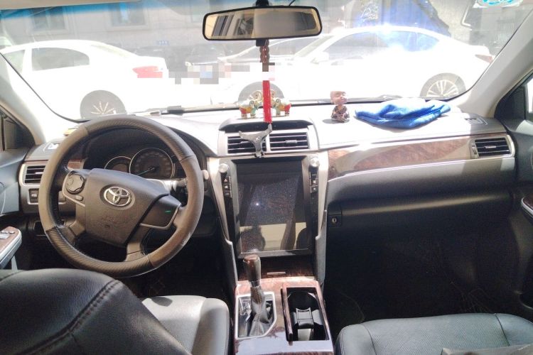 Used Toyota Camry 2016 2.0G 10th Anniversary Leading Edition Interior 2