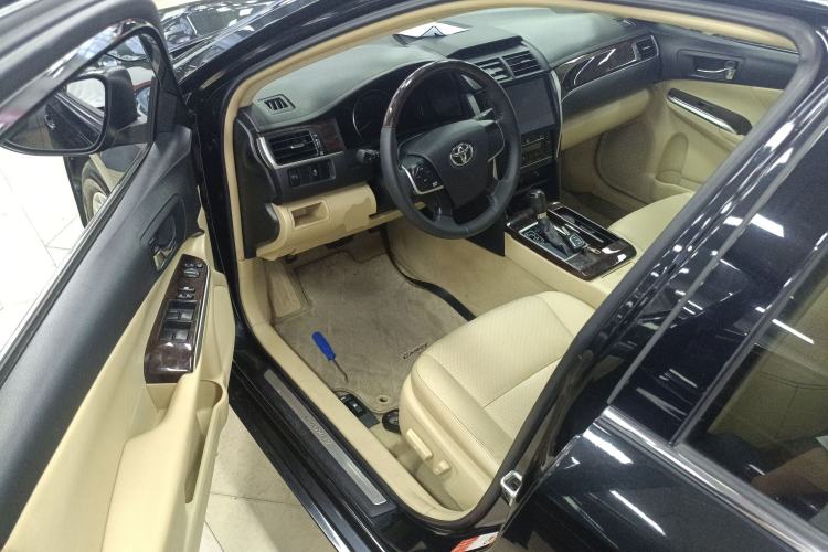 Used Toyota Camry 2016 2.0G 10th Anniversary Leading Edition Interior 3