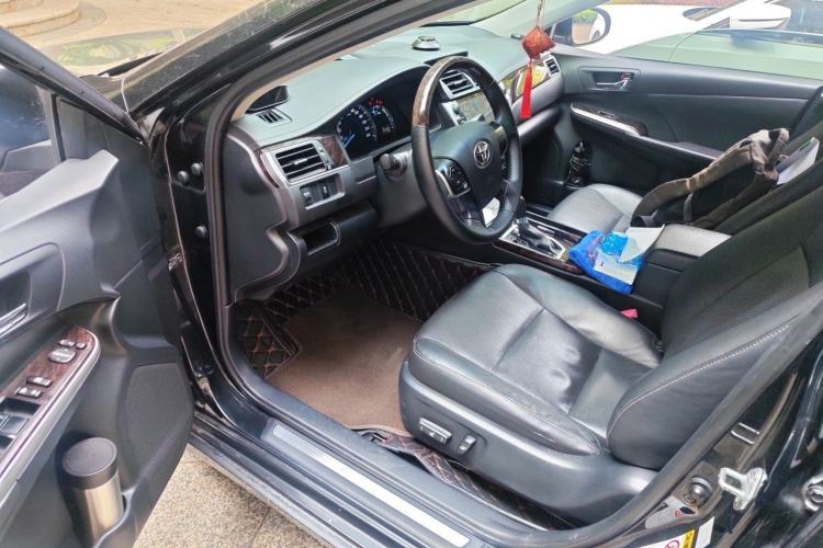Used Toyota Camry 2016 2.0G 10th Anniversary Leading Edition Interior 3