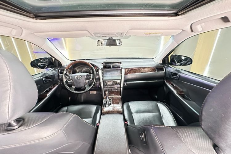 Used Toyota Camry 2016 2.0G 10th Anniversary Leading Edition Interior 3