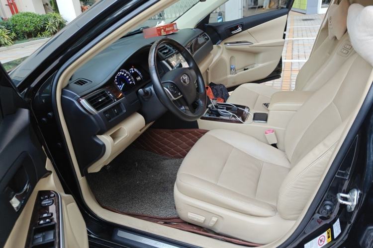 Used Toyota Camry 2016 2.0G 10th Anniversary Leading Edition Interior 3