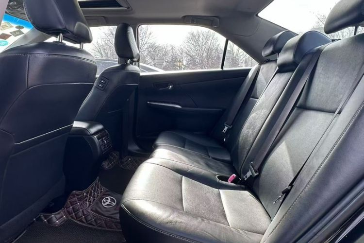 Used Toyota Camry 2016 2.0G 10th Anniversary Leading Edition Interior 3