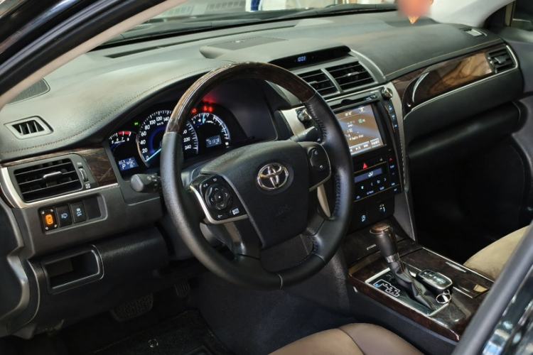 Used Toyota Camry 2016 2.5G 10th Anniversary Deluxe Navigation Edition Interior 3