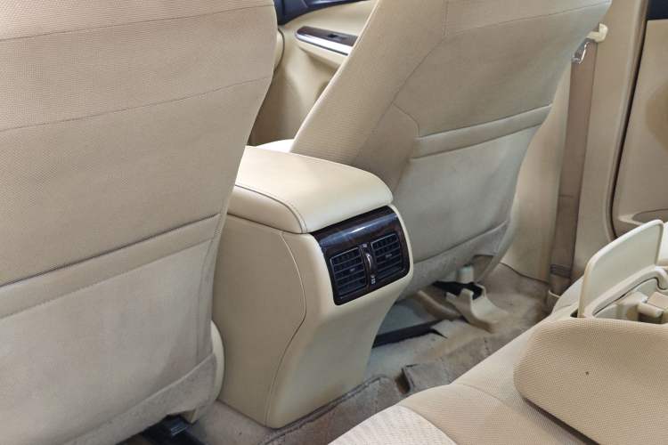 Used Toyota Camry 2016 2.0E 10th Anniversary Elite Edition Interior 3