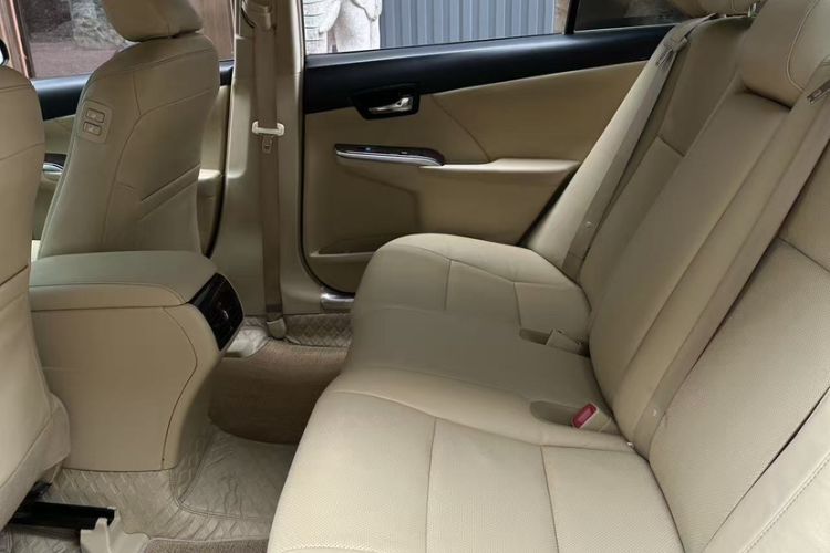 Used Toyota Camry 2016 2.0G 10th Anniversary Leading Edition Interior 3