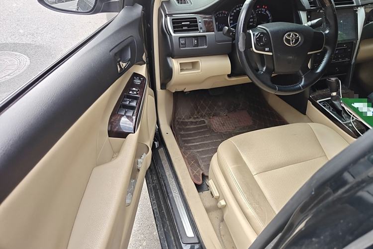 Used Toyota Camry 2016 2.0G 10th Anniversary Leading Edition Interior 3