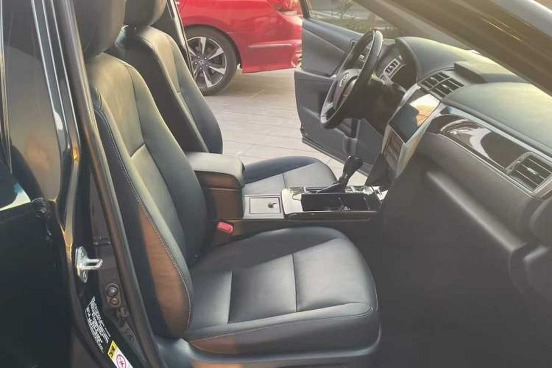 Used Toyota Camry 2016 2.0G 10th Anniversary Leading Edition Interior 4