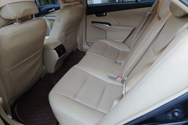 Used Toyota Camry 2016 2.0G 10th Anniversary Leading Edition Interior 4