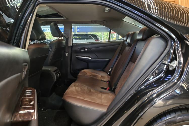 Used Toyota Camry 2016 2.5G 10th Anniversary Deluxe Navigation Edition Interior 4