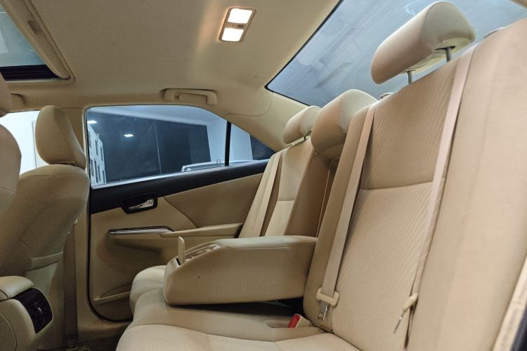 Used Toyota Camry 2016 2.0E 10th Anniversary Elite Edition Interior 4