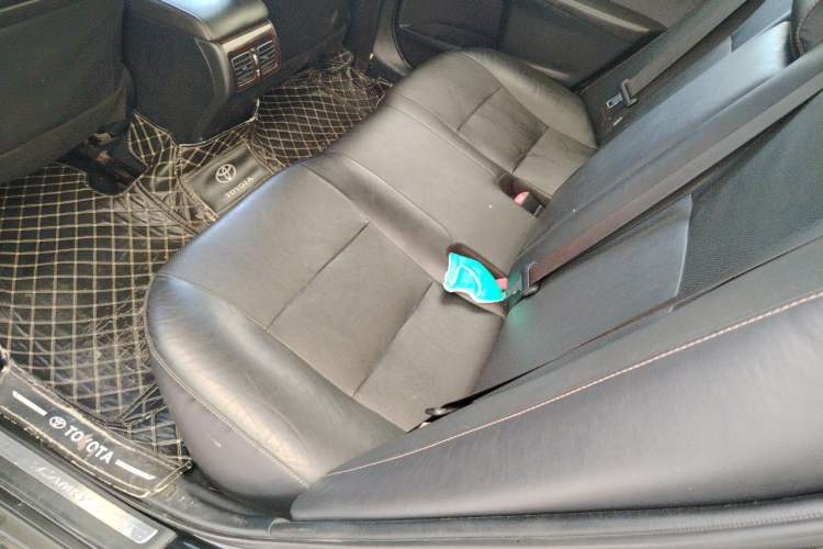 Used Toyota Camry 2016 2.0G 10th Anniversary Leading Edition Interior 4