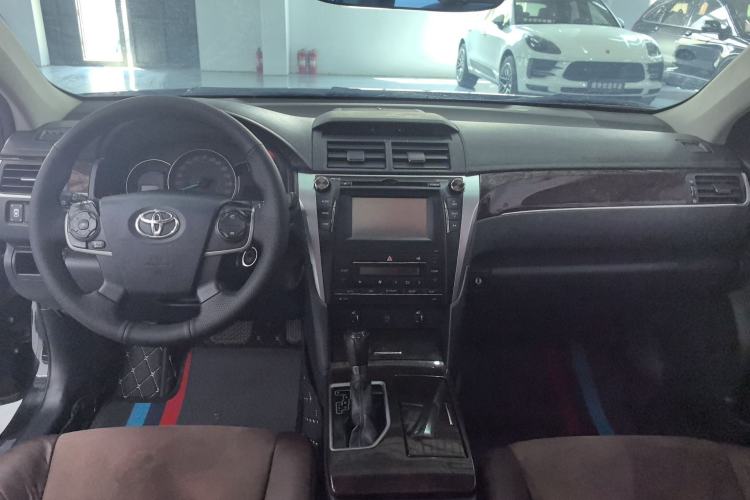 Used Toyota Camry 2016 2.0G 10th Anniversary Luxury Edition Interior 4