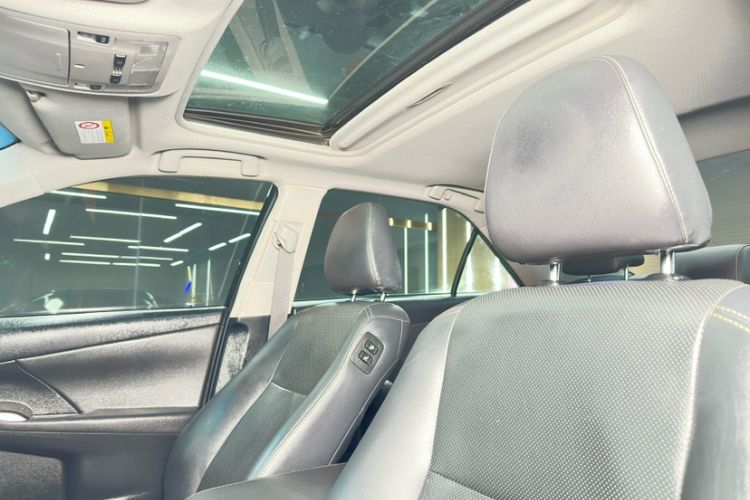 Used Toyota Camry 2016 2.0G 10th Anniversary Leading Edition Interior 5