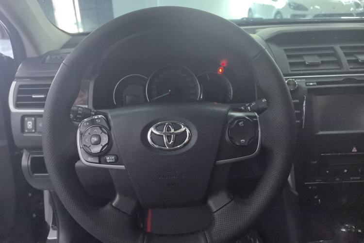 Used Toyota Camry 2016 2.0G 10th Anniversary Luxury Edition Interior 5