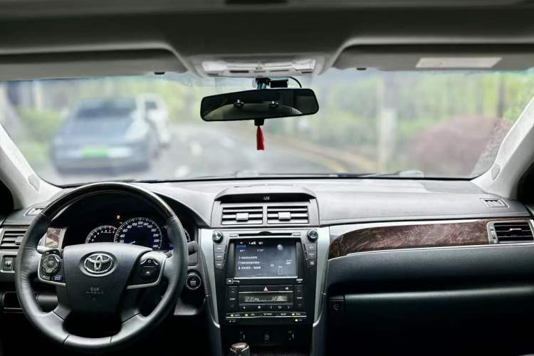 Used Toyota Camry 2016 2.0G 10th Anniversary Leading Edition Interior 5