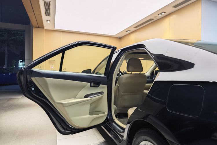 Used Toyota Camry 2016 2.0E 10th Anniversary Elite Edition Interior 6