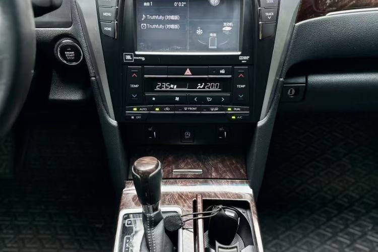 Used Toyota Camry 2016 2.0G 10th Anniversary Leading Edition Interior 6