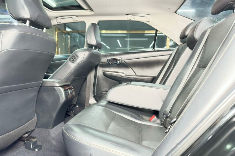 Used Toyota Camry 2016 2.0G 10th Anniversary Leading Edition Interior 7