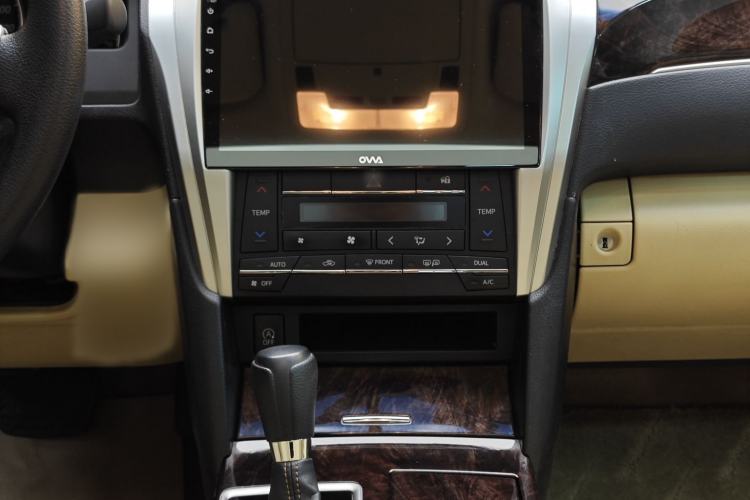 Used Toyota Camry 2016 2.0E 10th Anniversary Elite Edition Interior 8