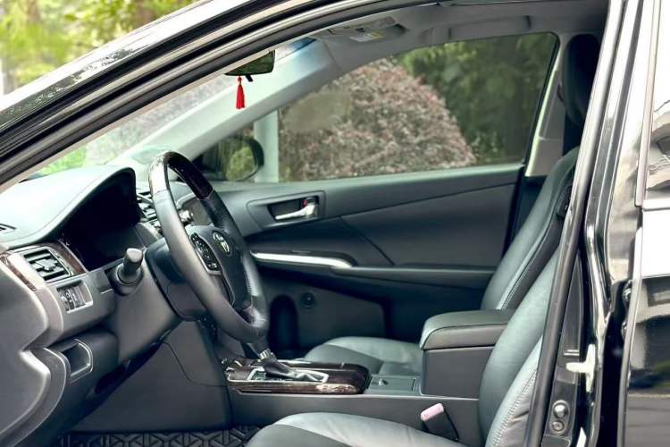 Used Toyota Camry 2016 2.0G 10th Anniversary Leading Edition Interior 9