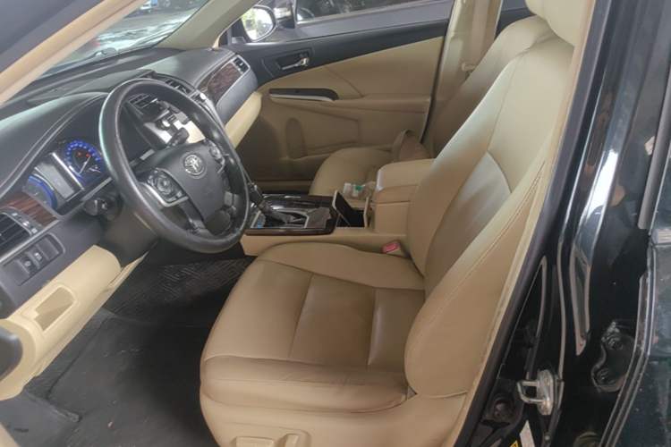 Used Toyota Camry 2016 Dual-Engine 2.5 HG 10th Anniversary Deluxe Navigation Edition Left Front Seat