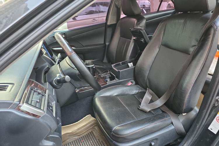 Used Toyota Camry 2016 Dual-Engine 2.5 HG 10th Anniversary Deluxe Navigation Edition Left Front Seat