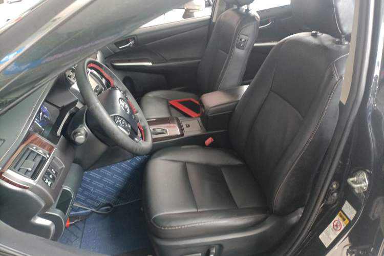 Used Toyota Camry 2016 Dual-Engine 2.5 HG 10th Anniversary Deluxe Navigation Edition Left Front Seat