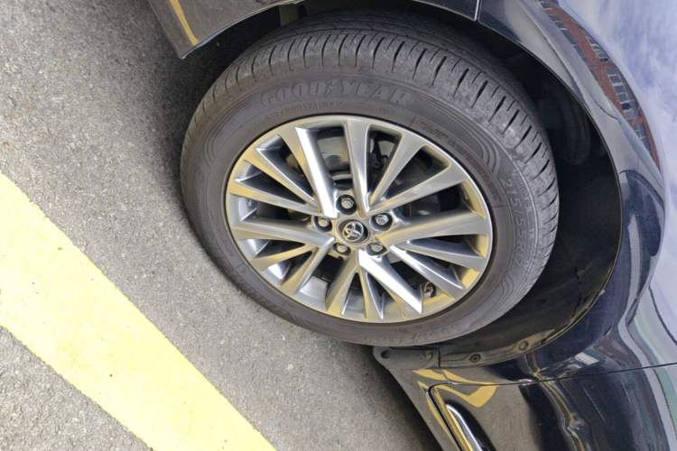 Used Toyota Camry 2016 2.5G 10th Anniversary Deluxe Navigation Edition Left Front Wheel Hub