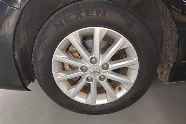 Used Toyota Camry 2016 2.0E 10th Anniversary Elite Edition Left Front Wheel Hub