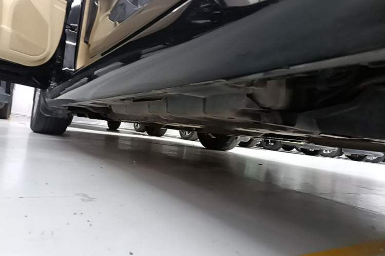 Used Toyota Camry 2016 2.0E 10th Anniversary Elite Edition Left Side Sill