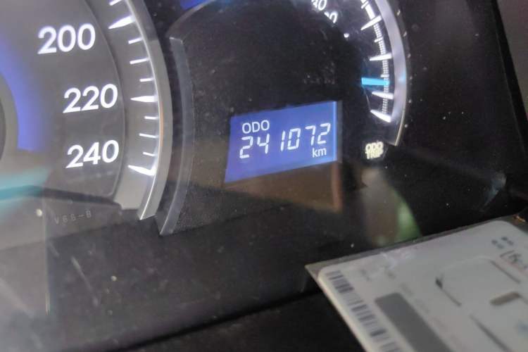 Used Toyota Camry 2016 2.0G 10th Anniversary Leading Edition Odometer Close Up