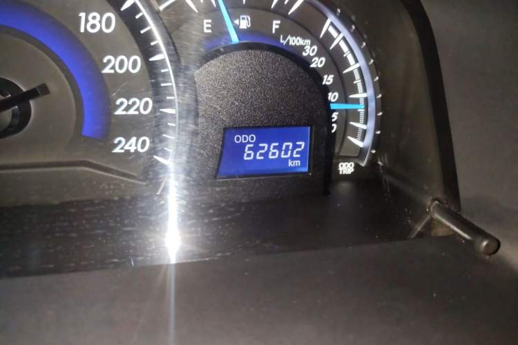 Used Toyota Camry 2016 2.0G 10th Anniversary Luxury Edition Odometer Close Up