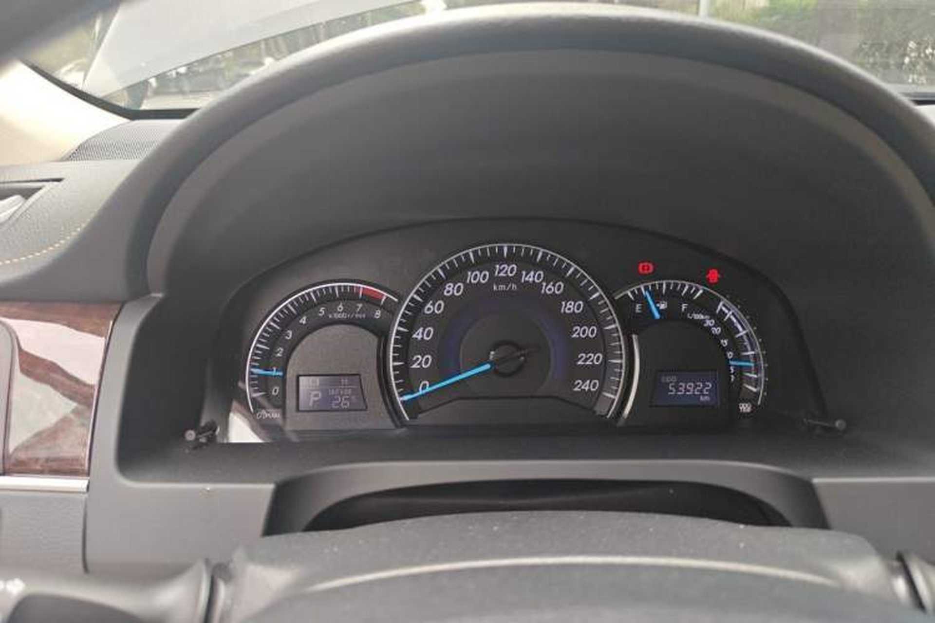 Used Toyota Camry 2016 2.0G 10th Anniversary Leading Edition Odometer Close Up