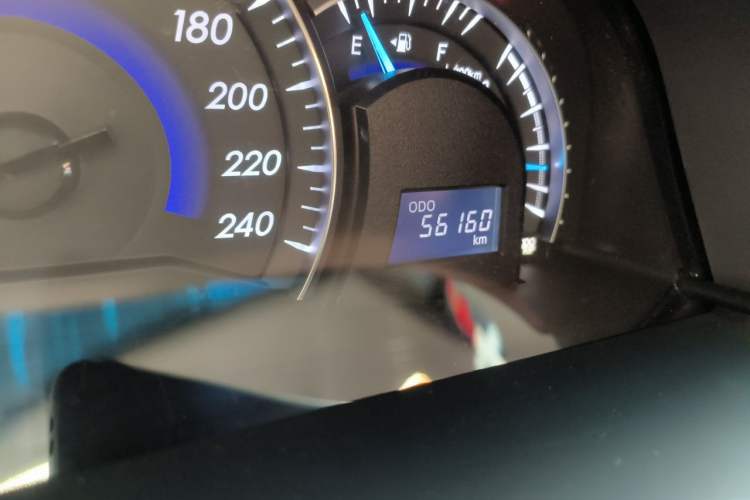 Used Toyota Camry 2016 2.0G 10th Anniversary Leading Edition Odometer Close Up