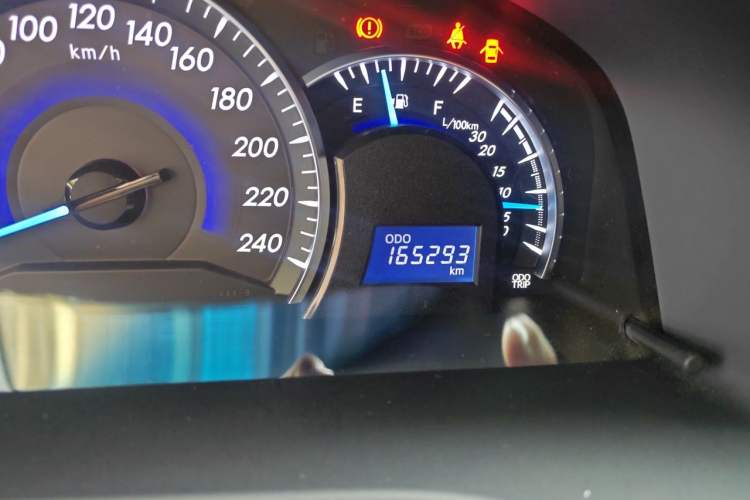 Used Toyota Camry 2016 2.0G 10th Anniversary Leading Edition Odometer Close Up