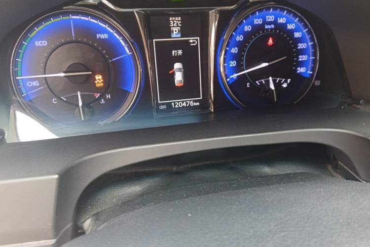 Used Toyota Camry 2016 Dual-Engine 2.5 HG 10th Anniversary Deluxe Navigation Edition Odometer Close Up