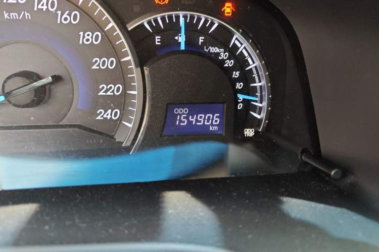 Used Toyota Camry 2016 2.0G 10th Anniversary Leading Edition Odometer Close Up
