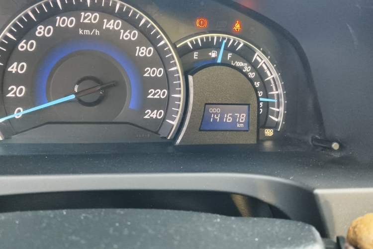 Used Toyota Camry 2016 2.0G 10th Anniversary Leading Edition Odometer Close Up