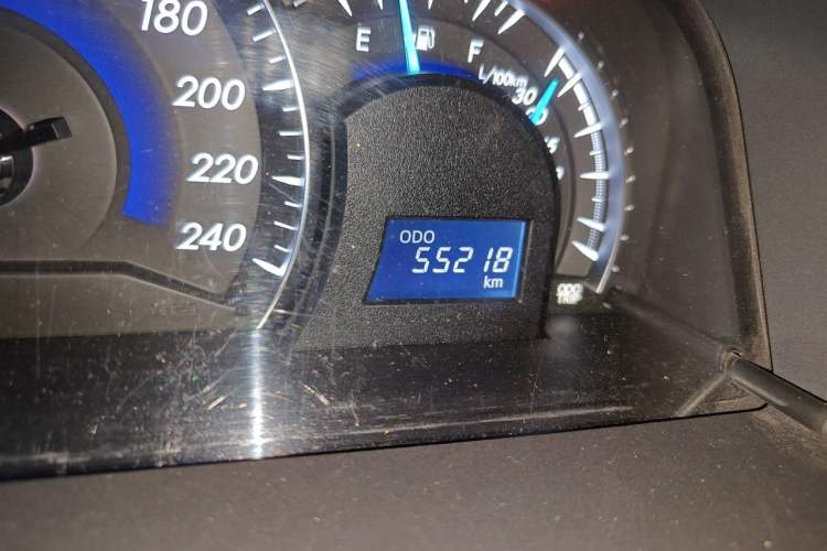 Used Toyota Camry 2016 2.0G 10th Anniversary Leading Edition Odometer Close Up