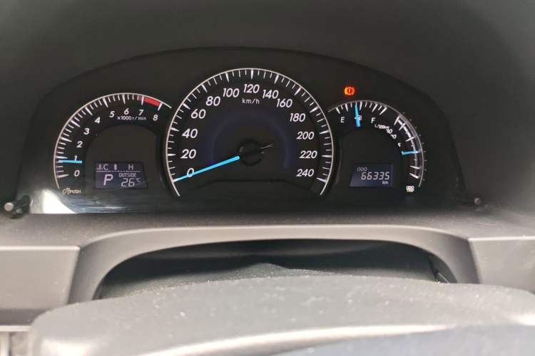Used Toyota Camry 2016 2.0G 10th Anniversary Leading Edition Odometer Close Up