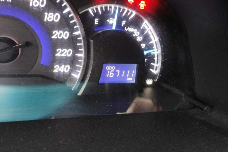 Used Toyota Camry 2016 2.0G 10th Anniversary Leading Edition Odometer Close Up