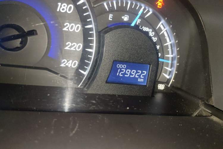 Used Toyota Camry 2016 2.0G 10th Anniversary Leading Edition Odometer Close Up