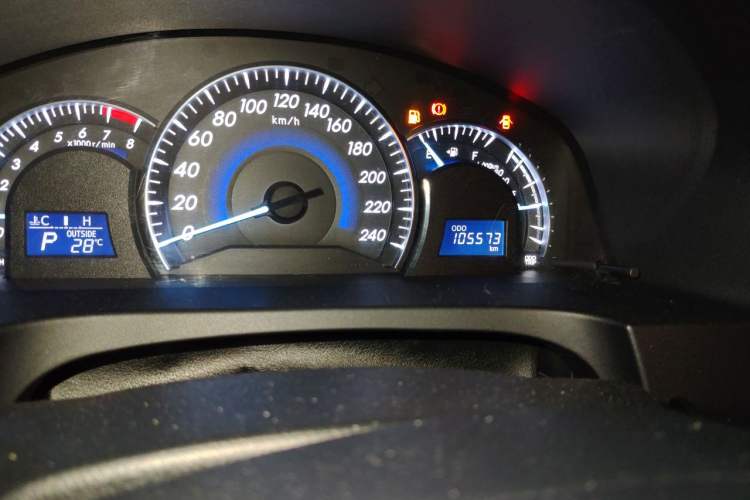 Used Toyota Camry 2016 2.0G 10th Anniversary Leading Edition Odometer Close Up