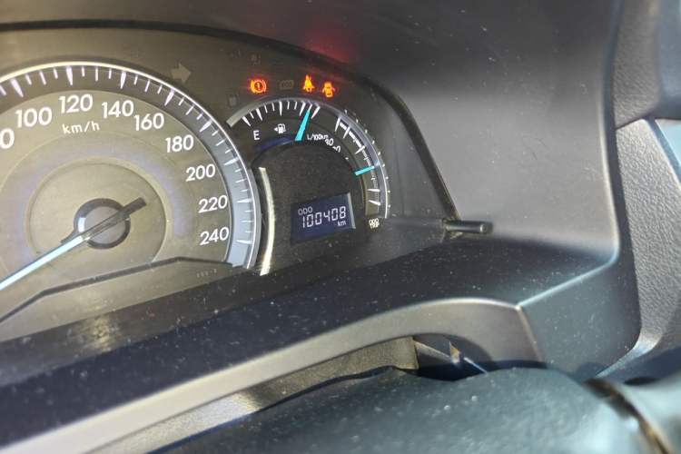 Used Toyota Camry 2016 2.0G 10th Anniversary Leading Edition Odometer Close Up