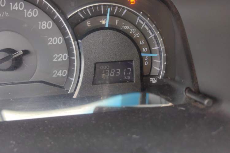 Used Toyota Camry 2016 2.0G 10th Anniversary Leading Edition Odometer Close Up