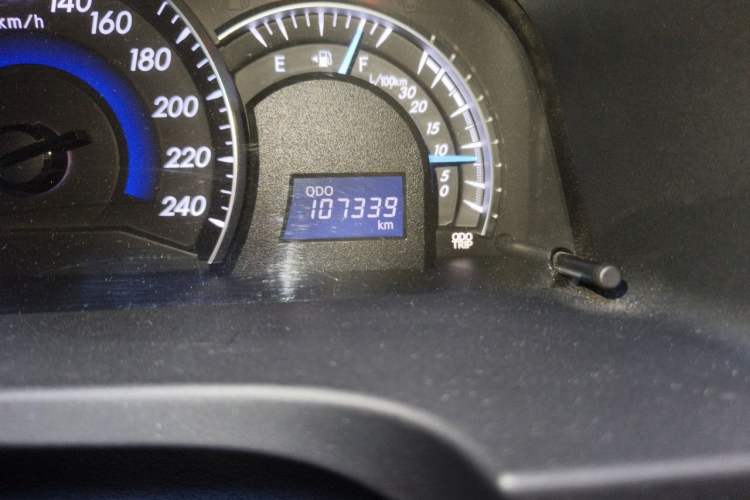 Used Toyota Camry 2016 2.0G 10th Anniversary Leading Edition Odometer Close Up