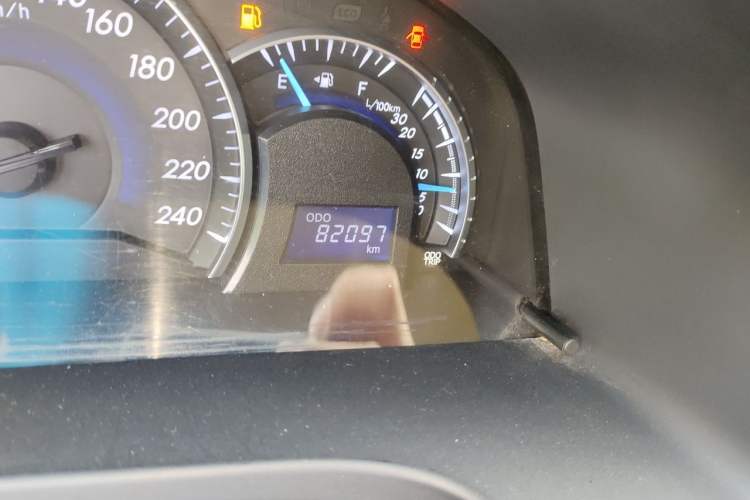 Used Toyota Camry 2016 2.0G 10th Anniversary Leading Edition Odometer Close Up