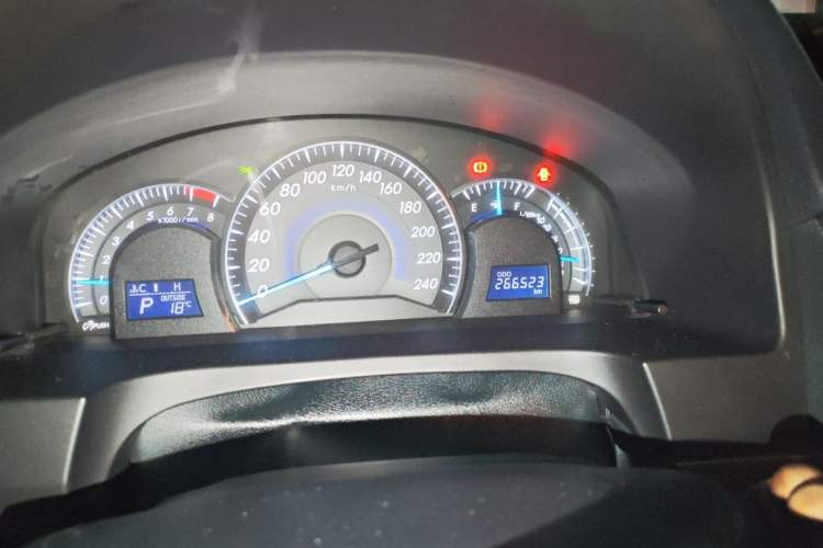 Used Toyota Camry 2016 2.0G 10th Anniversary Leading Edition Odometer Close Up