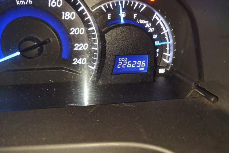Used Toyota Camry 2016 2.0G 10th Anniversary Leading Edition Odometer Close Up