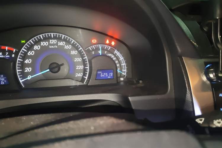 Used Toyota Camry 2016 2.5G 10th Anniversary Deluxe Navigation Edition Odometer Close Up